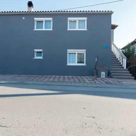 Apartment Edvin Pula